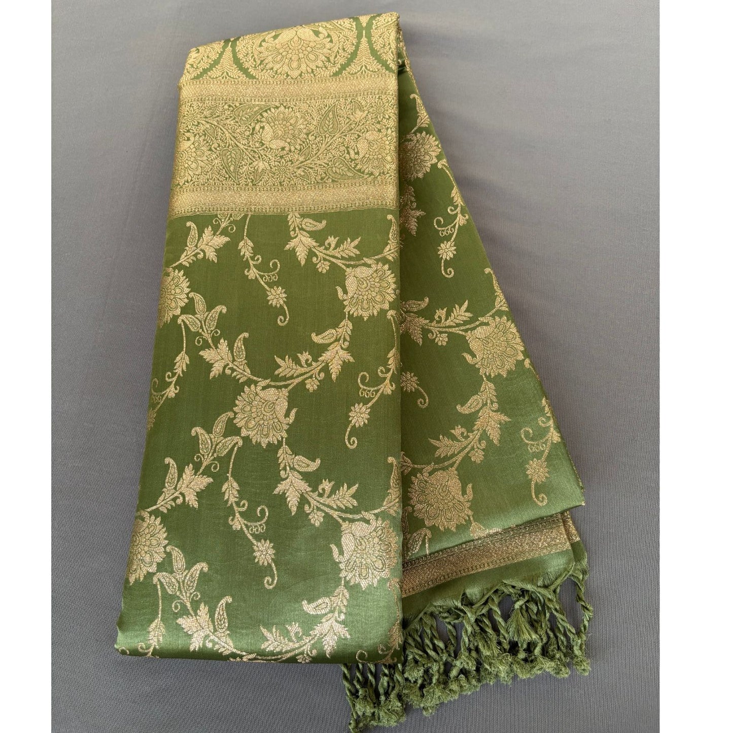 Green Rich Sheen Big Floral jal Silk Saree