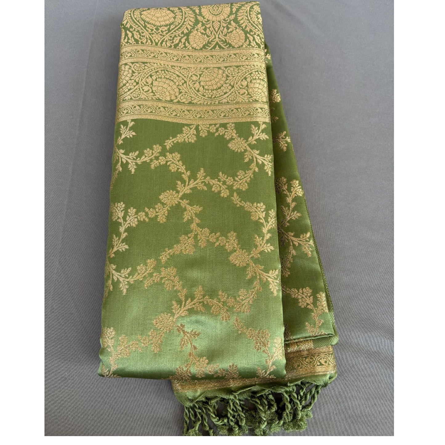 Green Rich Sheen Floral jal Silk Saree