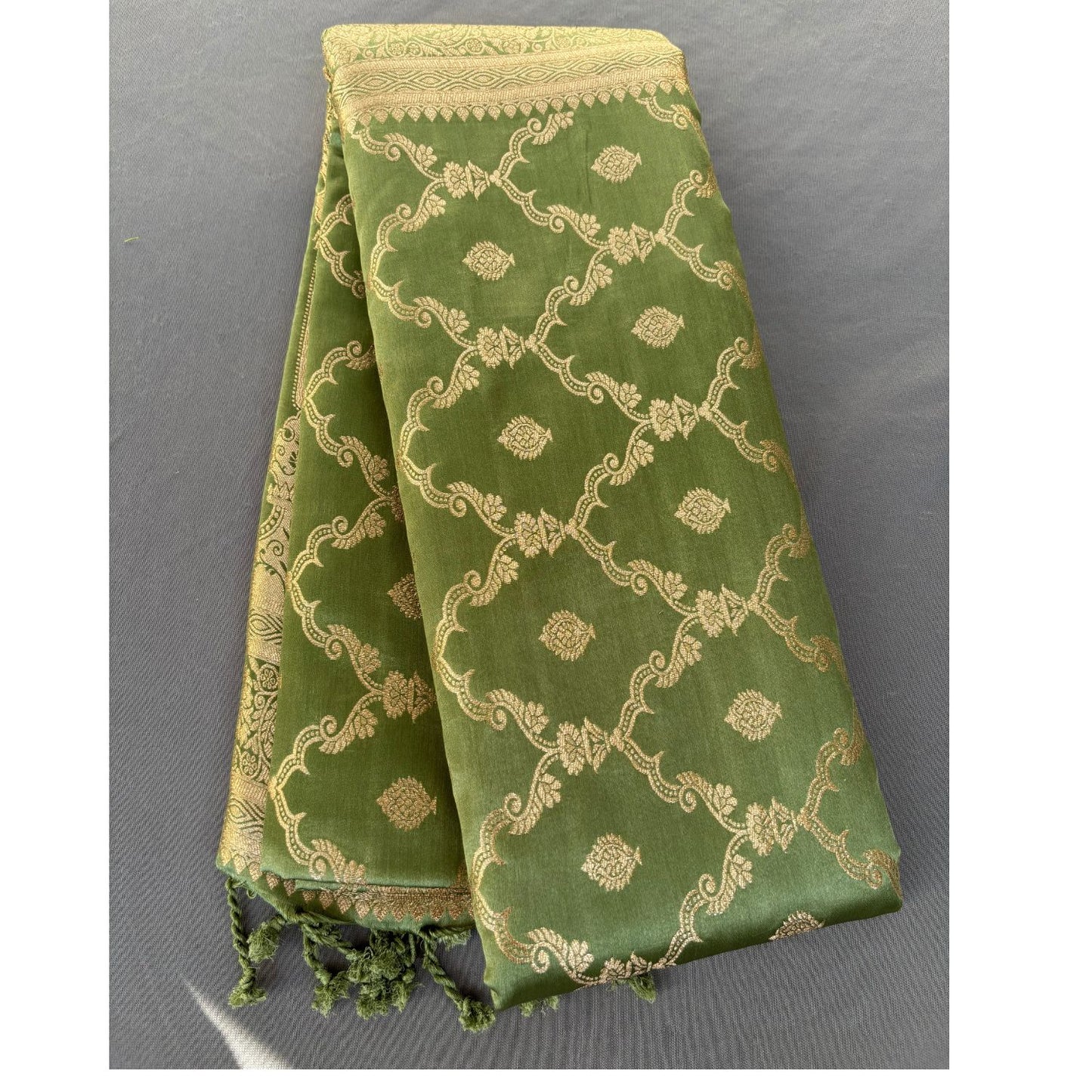 Green Rich Sheen Checks Floral jal Silk Saree