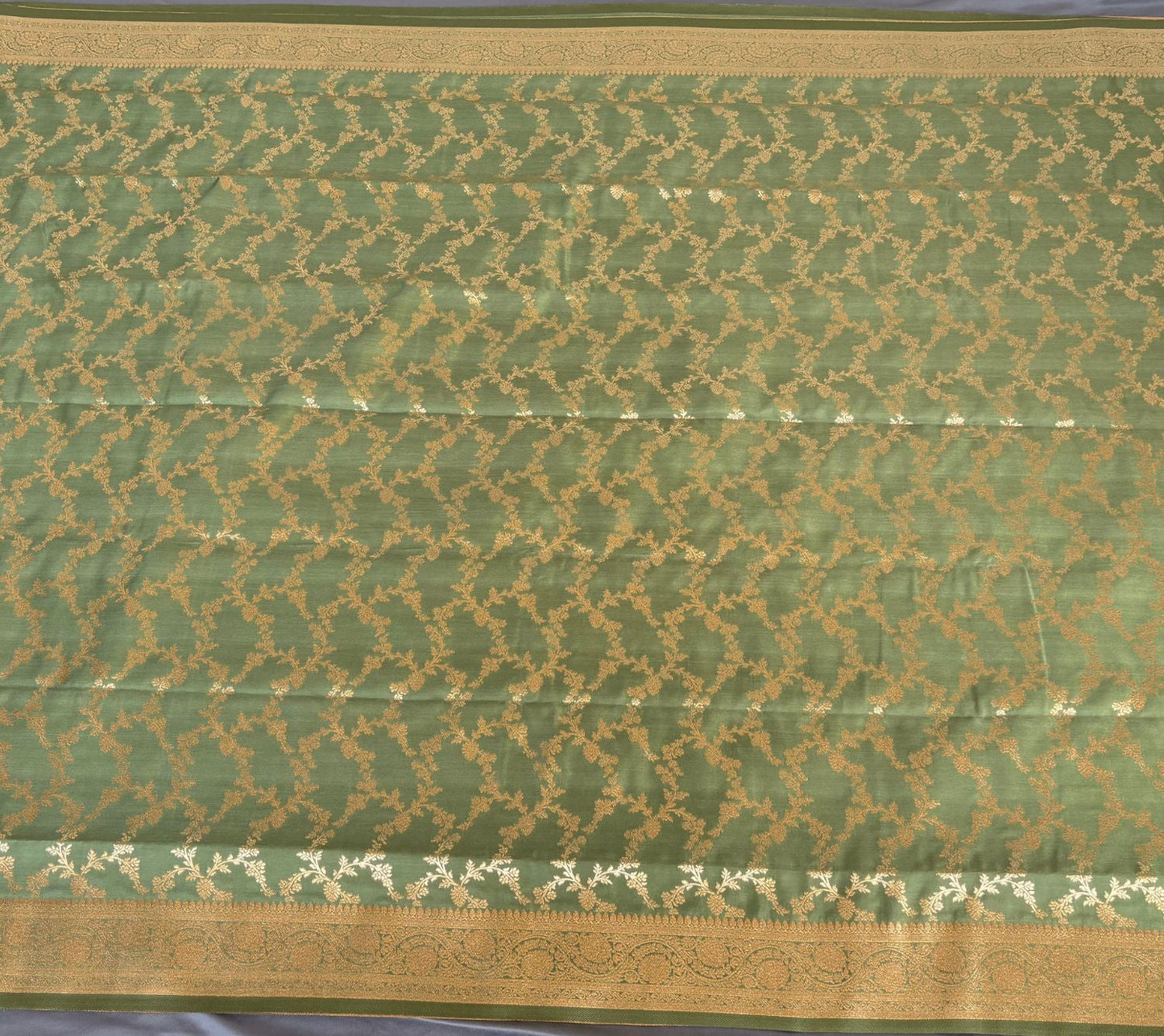 Green Rich Sheen Floral jal Silk Saree