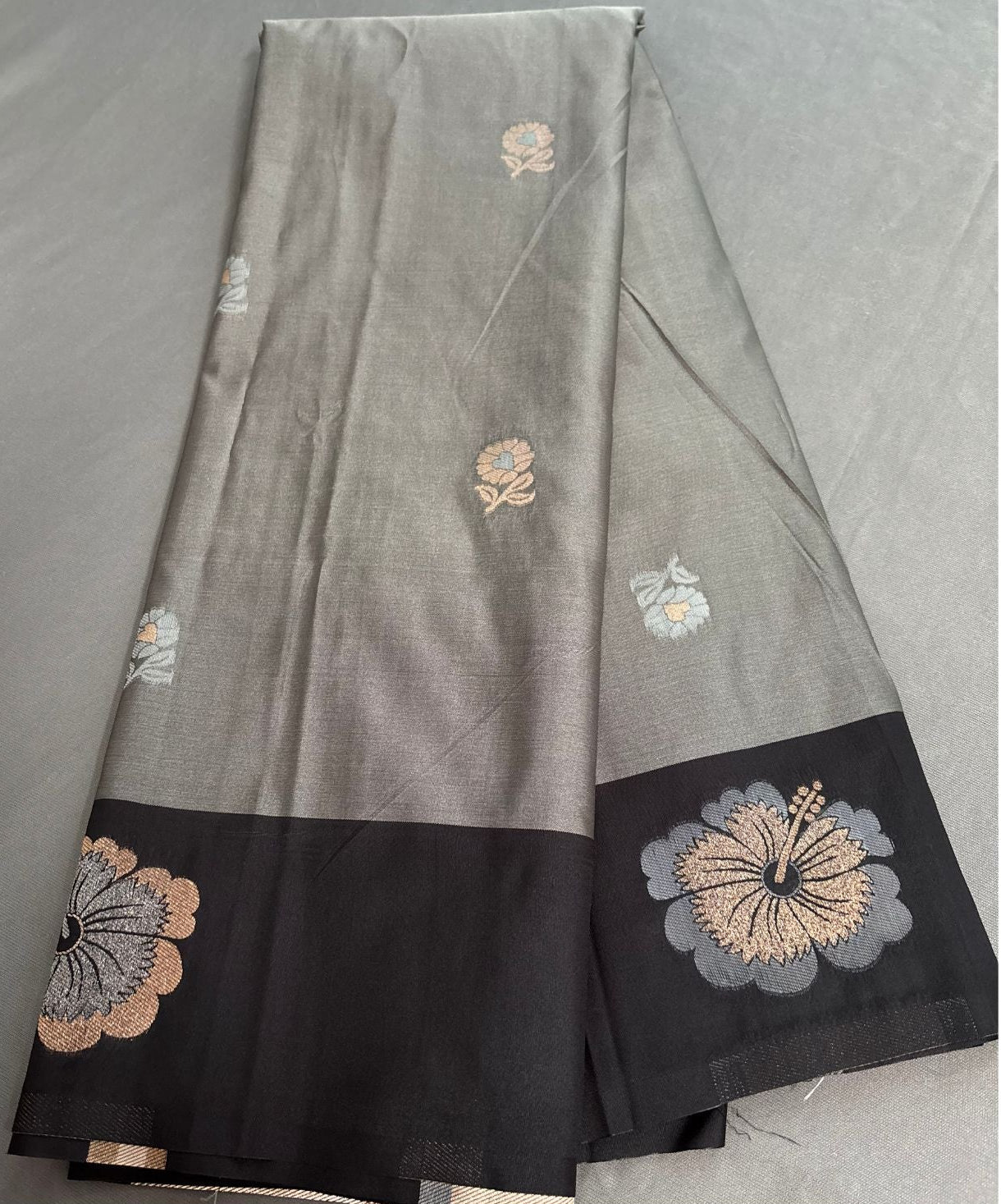Grey floral Motif Semi Soft Silk Saree