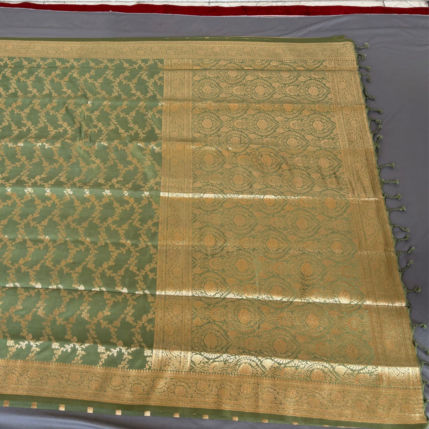 Green Rich Sheen Floral jal Silk Saree