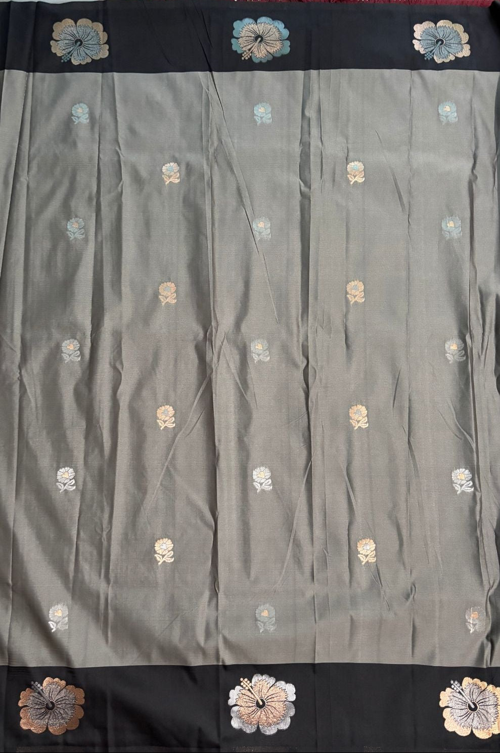 Grey floral Motif Semi Soft Silk Saree