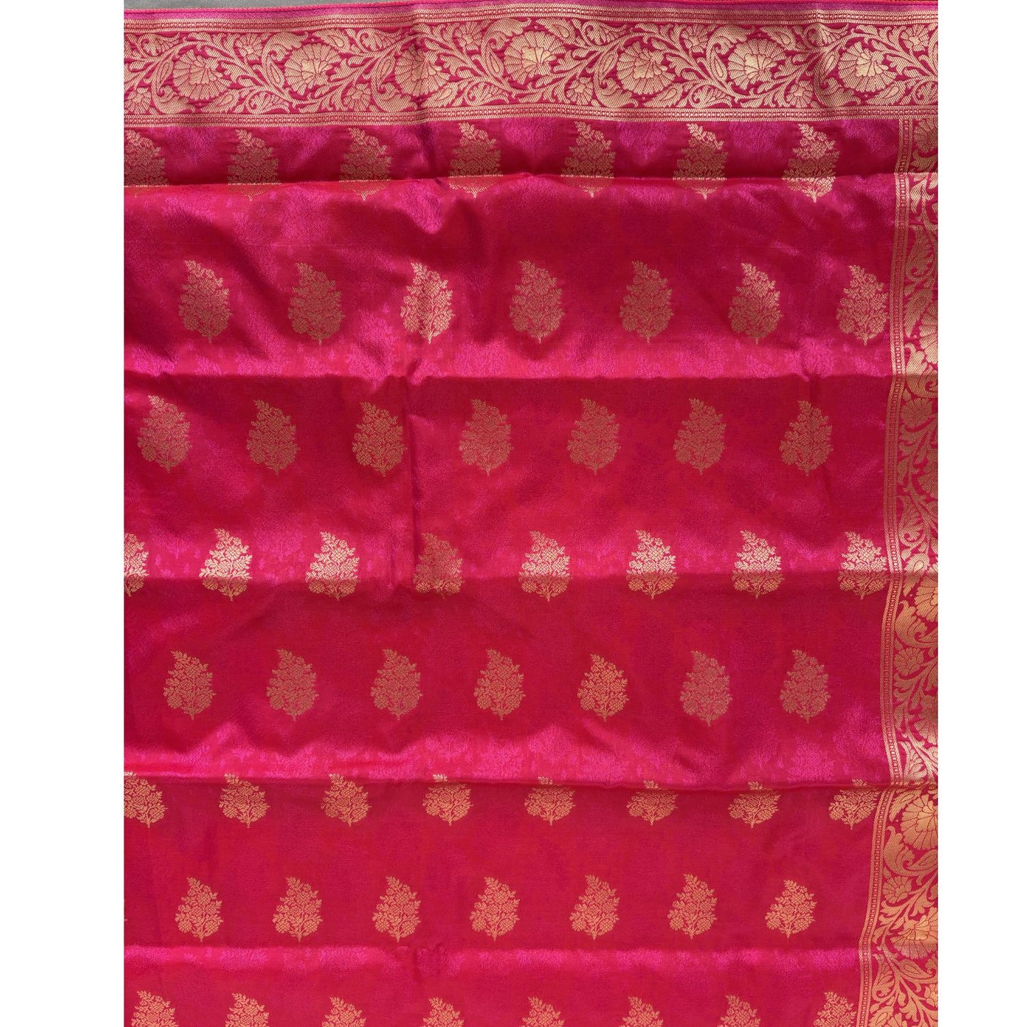 Pink ethnic Leaf motif Soft Silk Saree