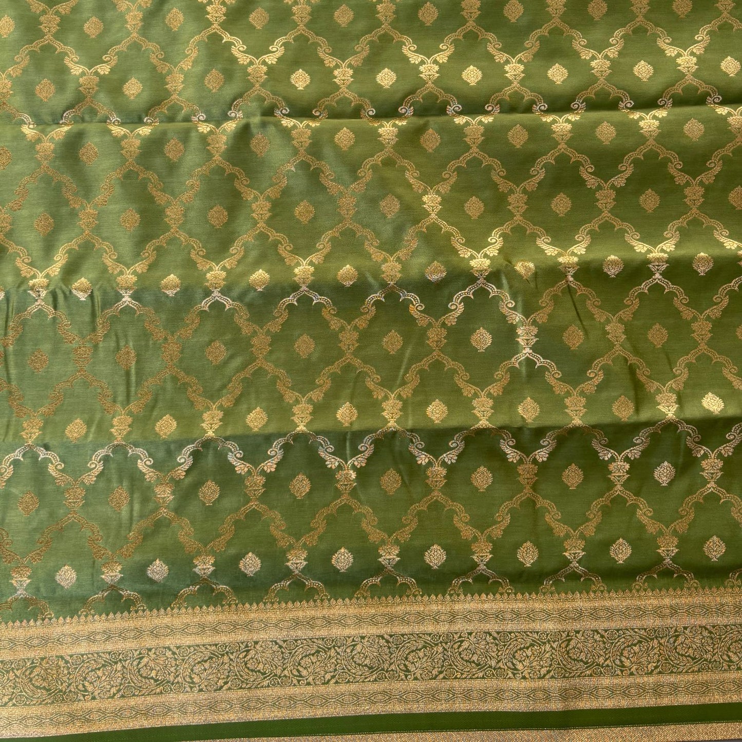 Green Rich Sheen Checks Floral jal Silk Saree