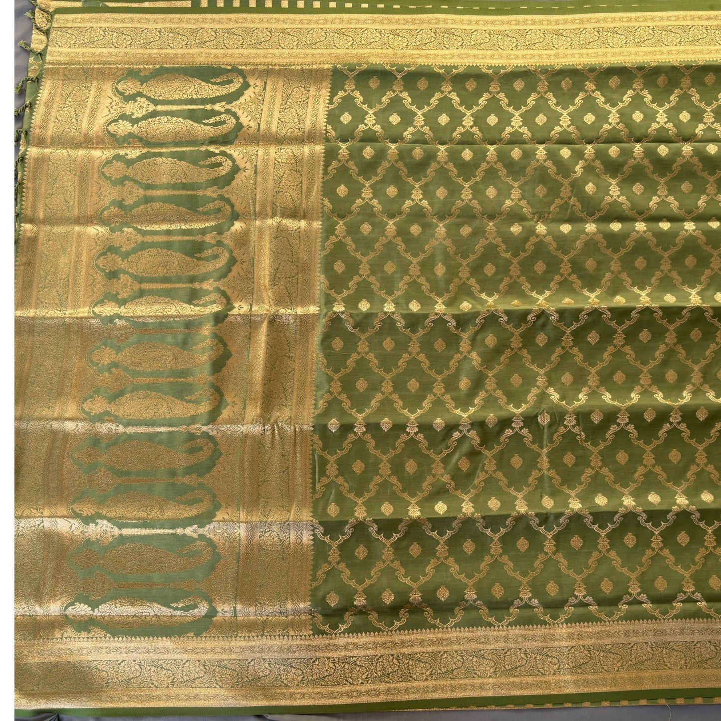 Green Rich Sheen Checks Floral jal Silk Saree