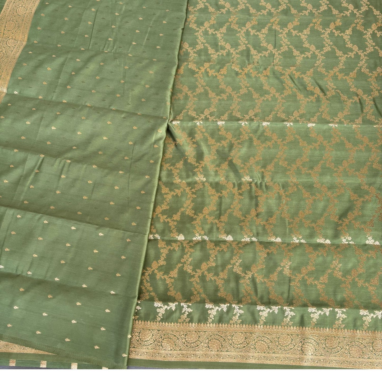 Green Rich Sheen Floral jal Silk Saree