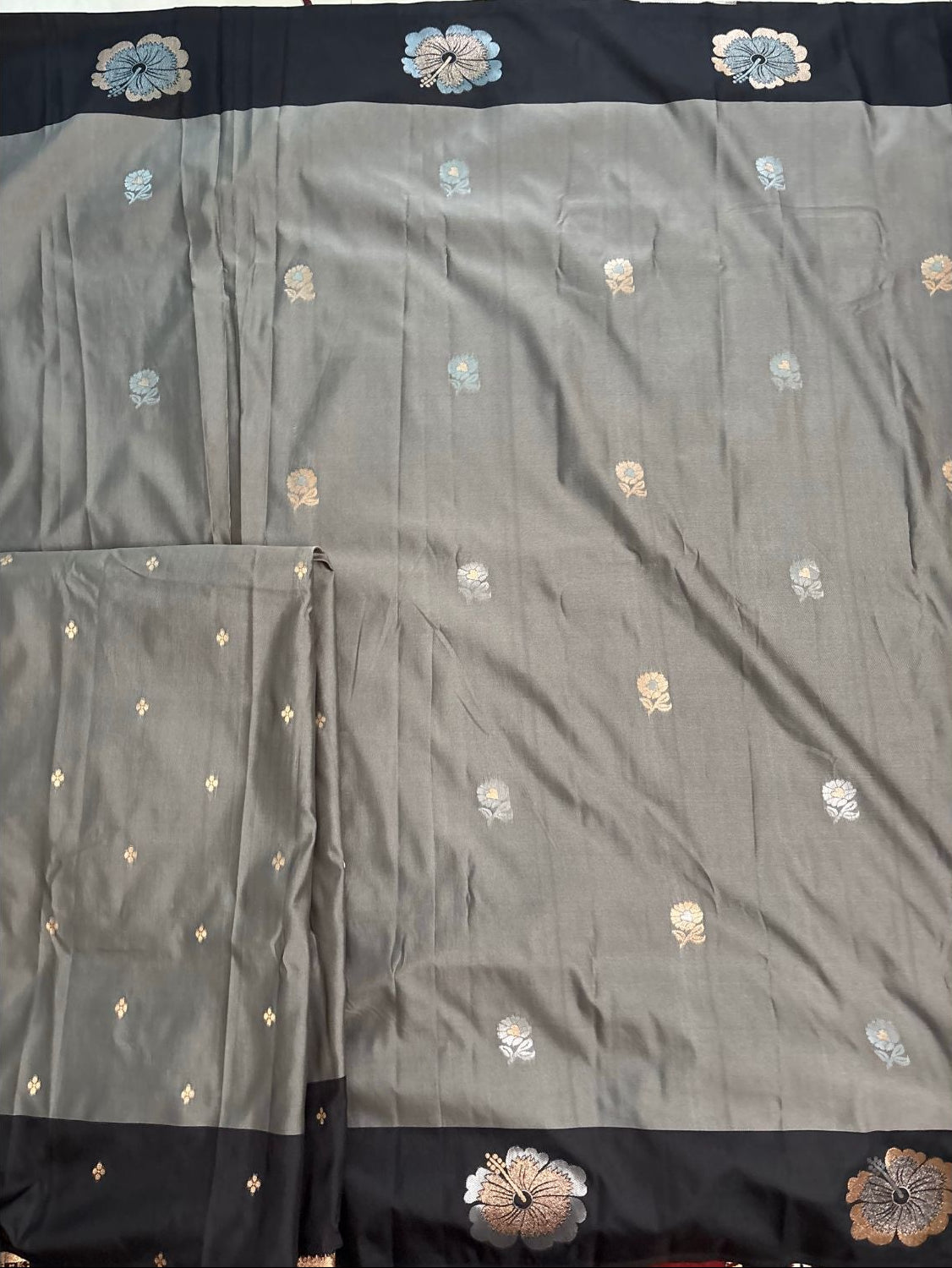 Grey floral Motif Semi Soft Silk Saree